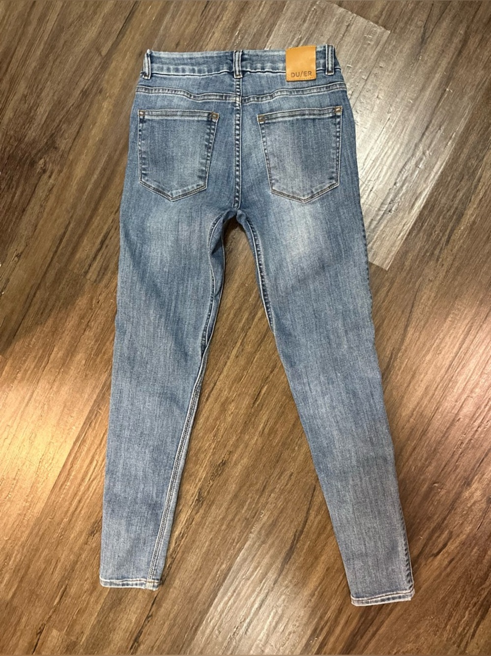 Du/er Women's Performance Denim Skinny Jeans. Size 26 x 28. - Picture 4 of 15